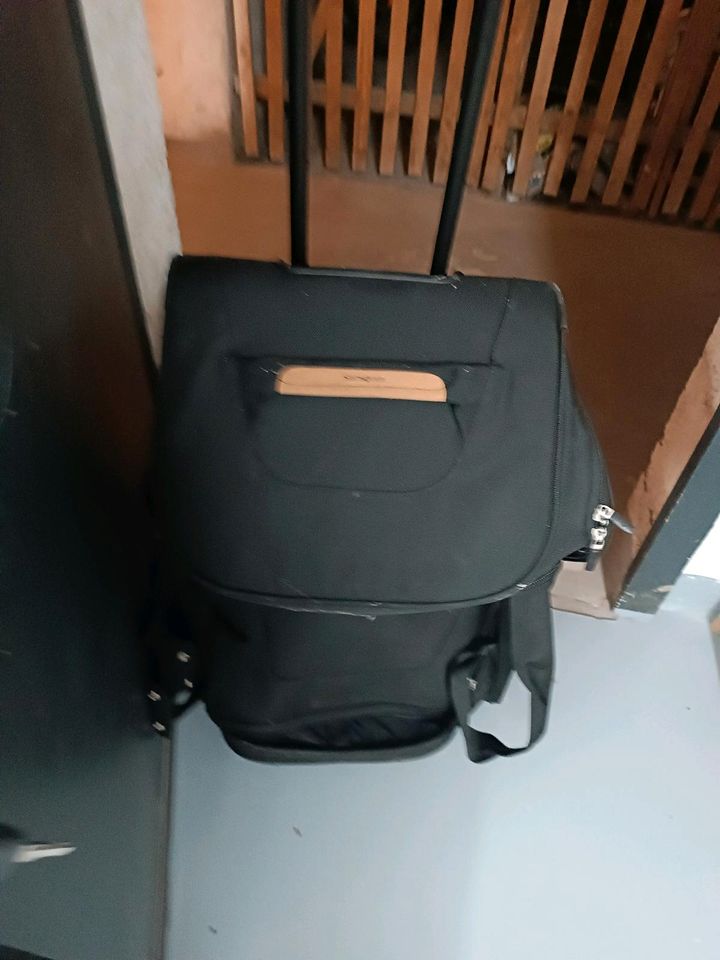 Reise Tasche auf Rollen ca. 80 Liter schwarz in Köln