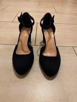 Elegante Riemchenpumps mit Blockabsatz Hessen - Kriftel Vorschau