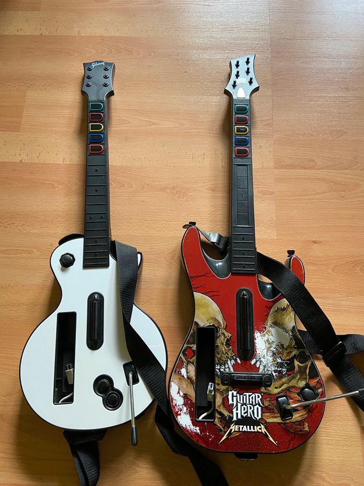 Nintendo Wii - Guitar Hero Spiele inclusive Gitarren in Nortmoor