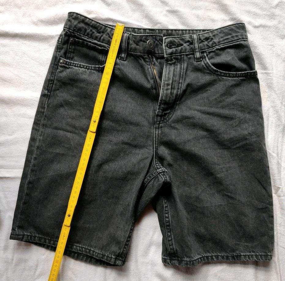 Kurze Hose Shorts 152 H&M schwarz in Burghaun