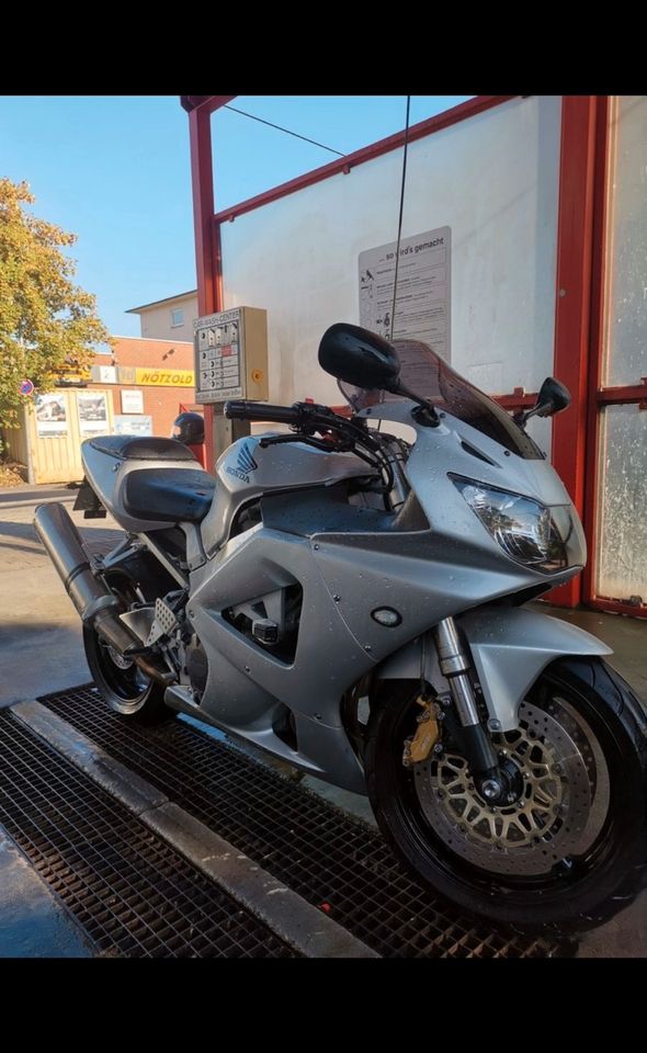 Honda CBR 900 RR Fireblade in Leinfelden-Echterdingen