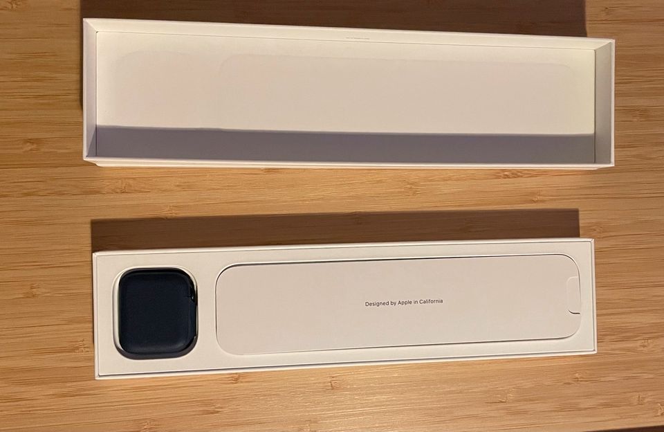 Apple Watch Series 6 45 mm Cellular Aluminium Deep Navy in Königsbrunn