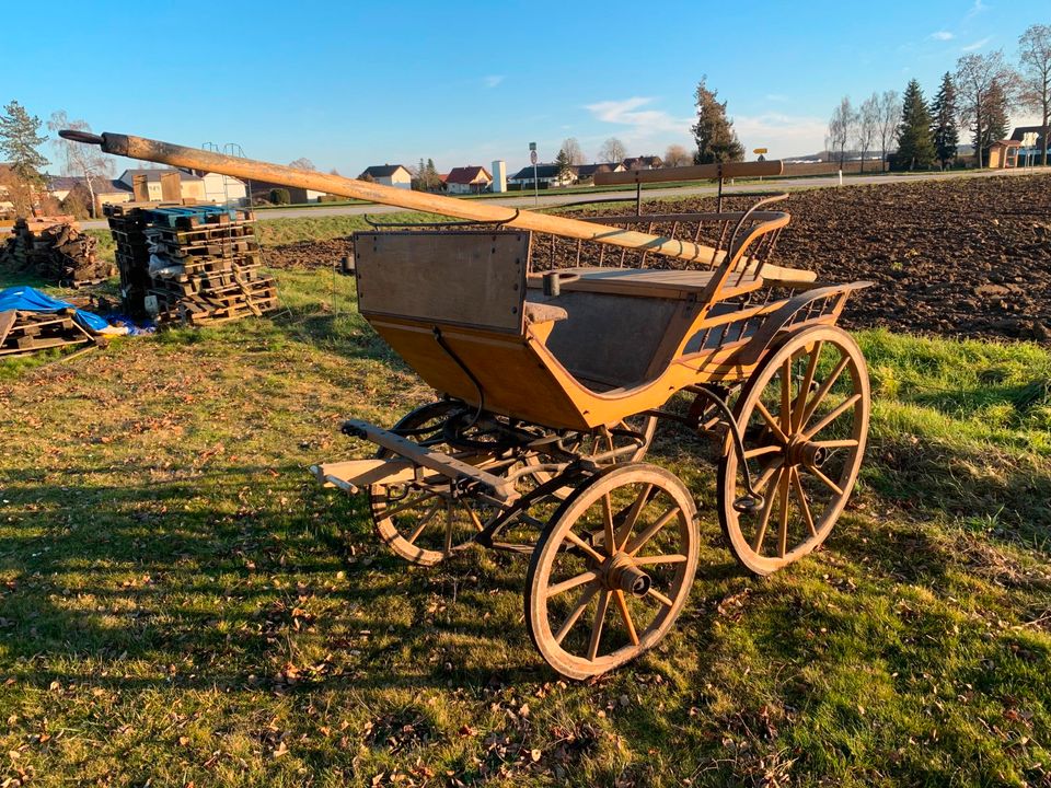 Nostalgische Pferdekutsche aus Holz ca. 1920 in Oberschneiding