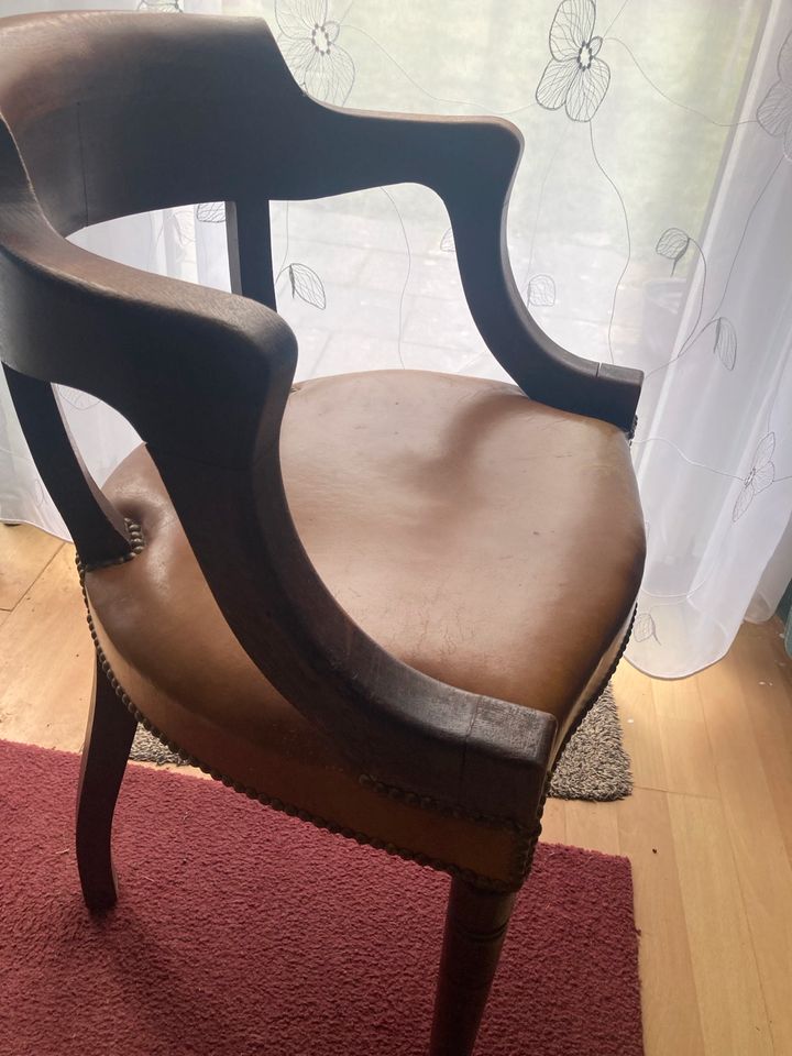 Antiker Stuhl zum herrichten in Holzgerlingen