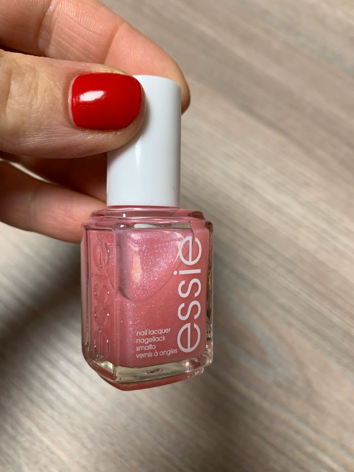 Essie Nagellack Neu in Wermelskirchen