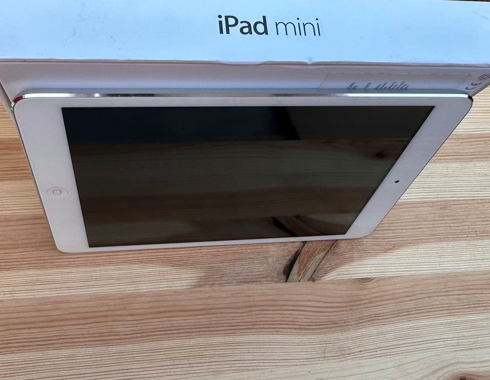 Apple iPad mini 1. Generation - silber - 16gb - Top Zustand OVP in Groß-Gerau