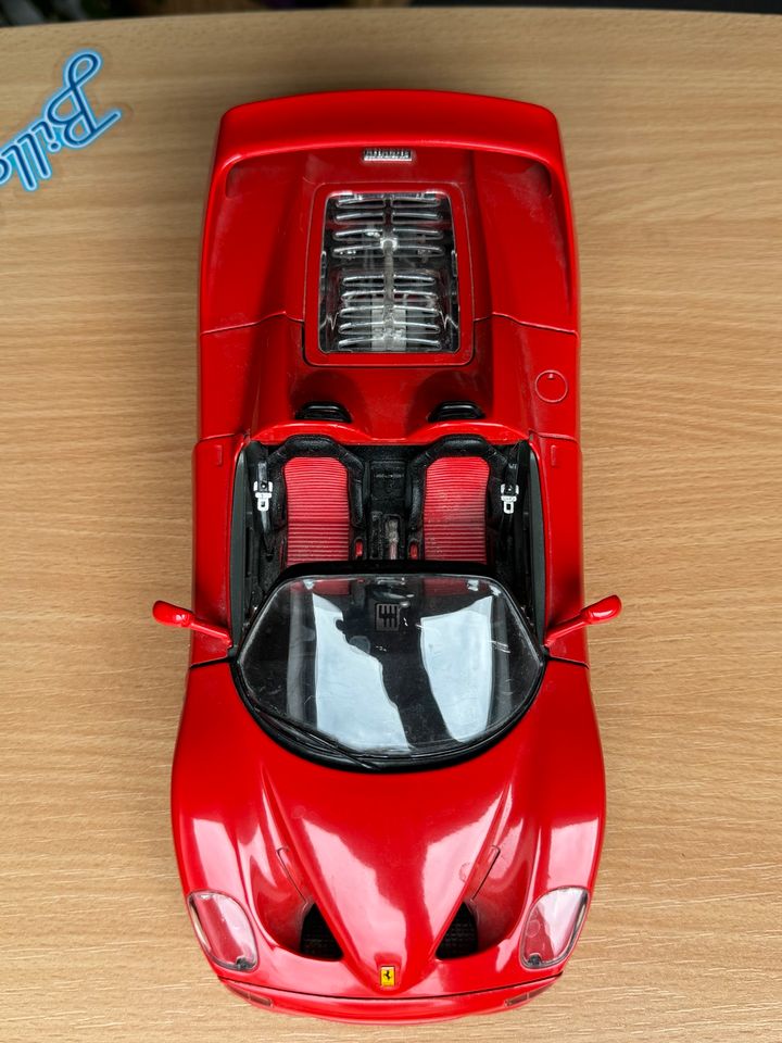 Bburago Modellauto Ferrari F50 1995 1:18 in Memmingen