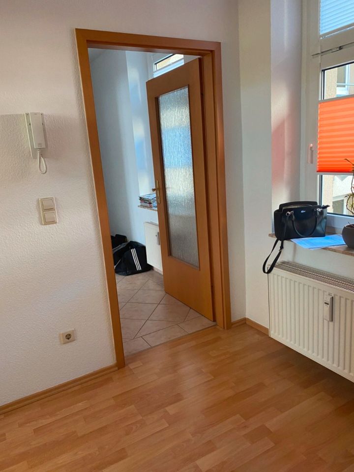 Wunderschöne 2 Raum Wohnung Zwickau mit Balkon und Einbauküche zu vermieten in Zwickau
