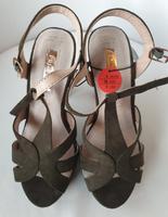 Sandalen oliv Gr. 36 neu Nordrhein-Westfalen - Merzenich Vorschau