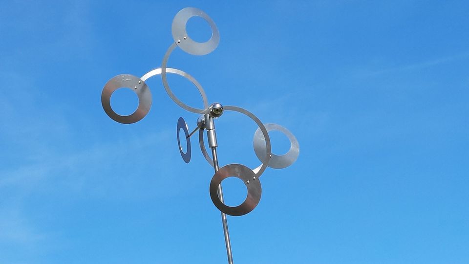 Windspiel / Windrad "S" aus Edelstahl und Aluminium in Bötzingen