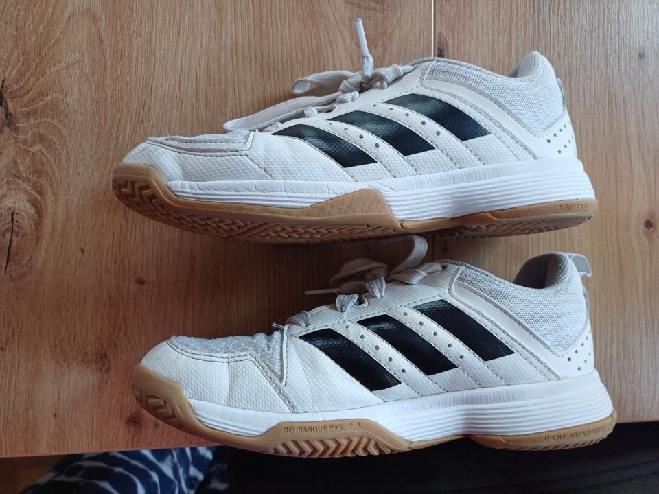 Adidas Hallen-Turnschuh weiß, schwarz Größe 36 in Lahnstein