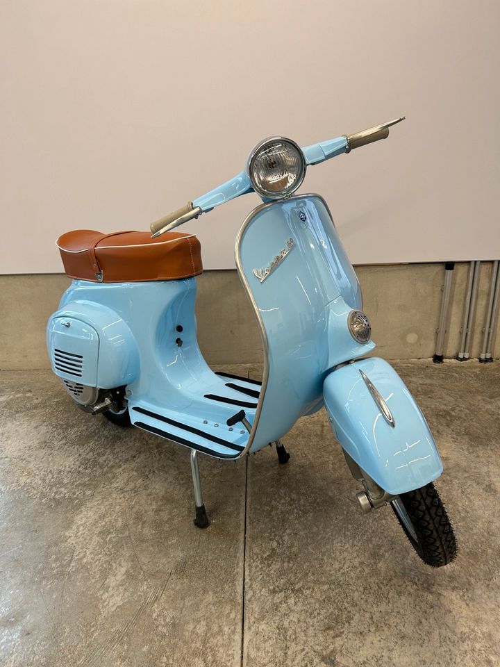 Vespa V50 R Rundlicht 1972 Hellblau / Azzurra in Langerringen