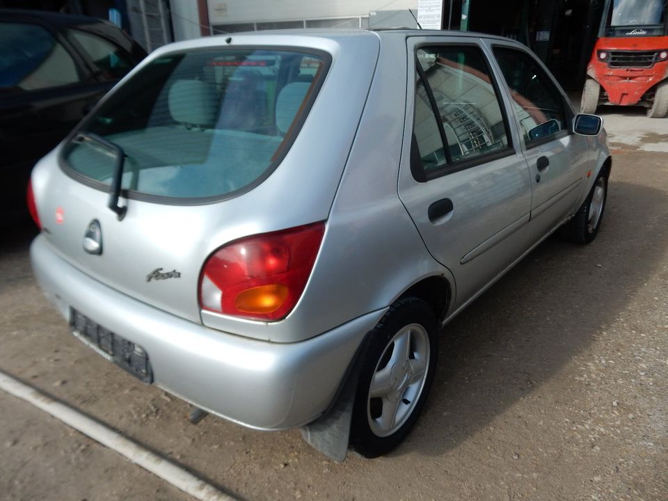 Ford Fiesta JAS Ersatzteileträger 1.25 Zetec Polar-Silber VN9111 in Heilsbronn