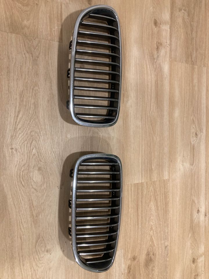 Original BMW 5er F10 F11 Kühlergrill in Lich