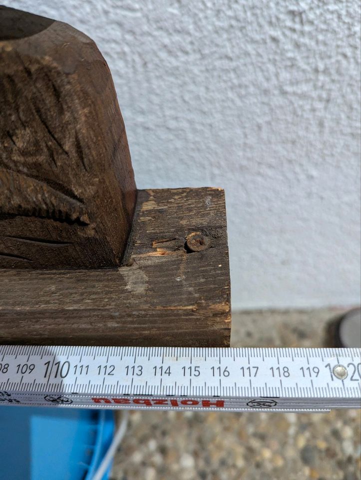 Holz Figuren Geländer Balkon in Hofbieber