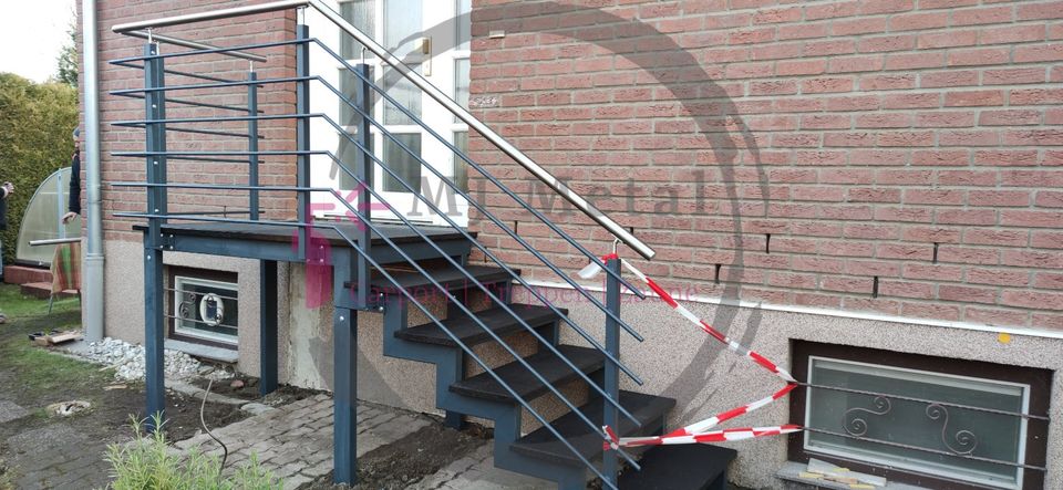 Stahltreppe Metall Treppe Außentreppe GRANIT Füllung H: 100-120CM in Berlin