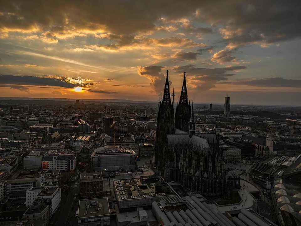 Immobilien Fotograf Luftaufnahme atemberaubende Drohne Video Foto in Köln