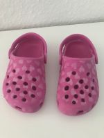 Clogs Gr. 22 pink Herzen Mädchen Gartenschuhe  Badeschuhe Hessen - Hanau Vorschau