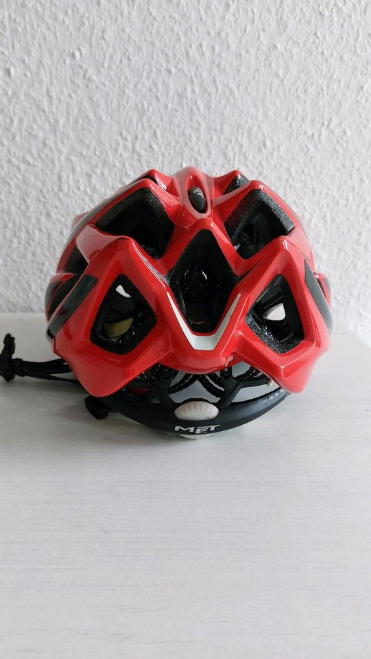 Met M93 Veleno Fahrradhelm rot Medium 54 - 57 in Bad Nauheim