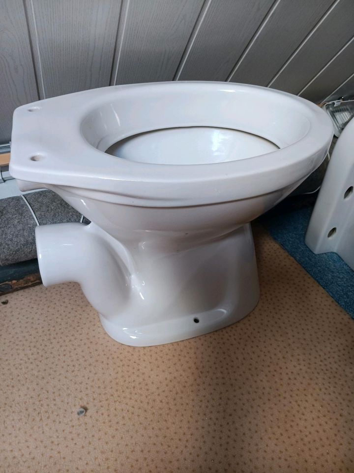 Toilette 40cm hoch, Abgang hinten in Salzwedel
