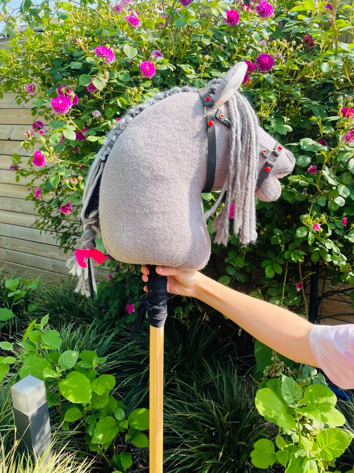 Hobby Horse Steckenpferd TOP mit Zubehör NEUwertiger Zustand in Erftstadt