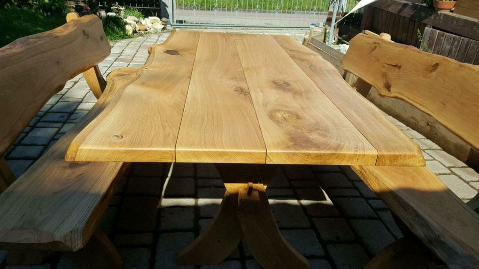 Holztisch aus Eiche Rustikale Gartentisch in Aislingen