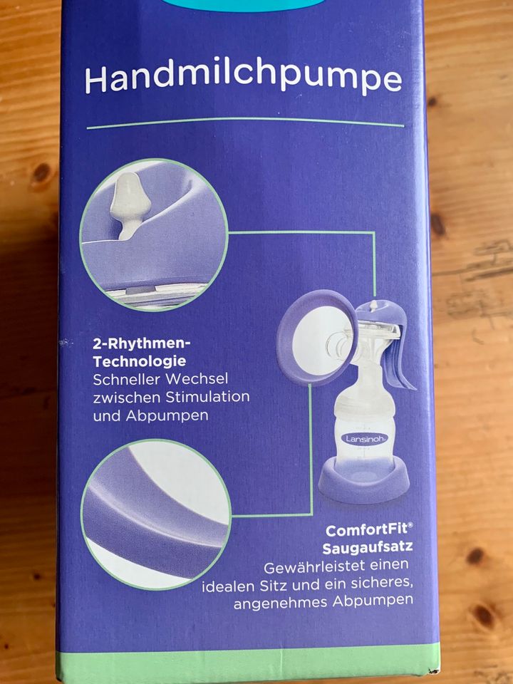 Lansinoh Handmilchpumpe inkl. Zubehör & 3 weitere Flaschen in Hamburg