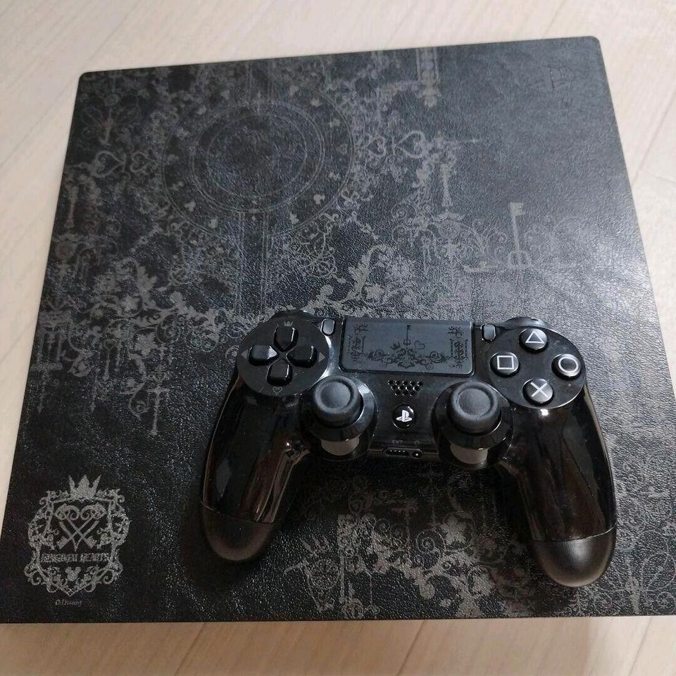 Ps4 Pro 1TB Kingdom Hearts Limited edition in Essen-West