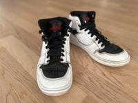 Jordan Access White Black University Red Hessen - Wiesbaden Vorschau