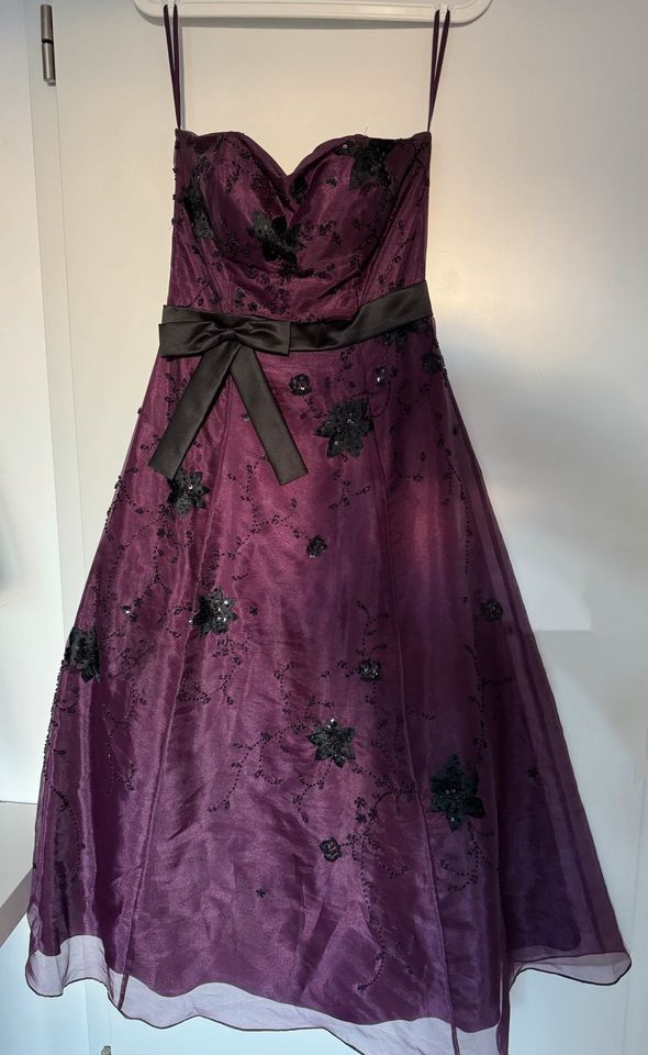 Abendkleid/ Abiballkleid Aubergine Gr. 34 in München