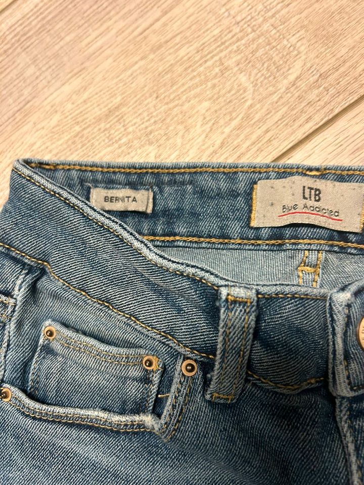 LTB Jeans High Rise Skinny Gr. 26 - blau - wie neu - Benita in Ratingen