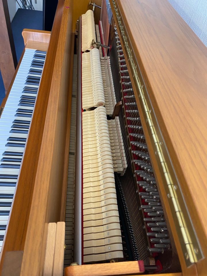 STEINGRAEBER & SÖHNE Klavier Modell 122K Nussbaum - gebraucht in Detmold