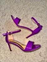 wie NEU Lascana Pumps Riemchensandalen Sandalen lila Gr. 38 Baden-Württemberg - Billigheim Vorschau