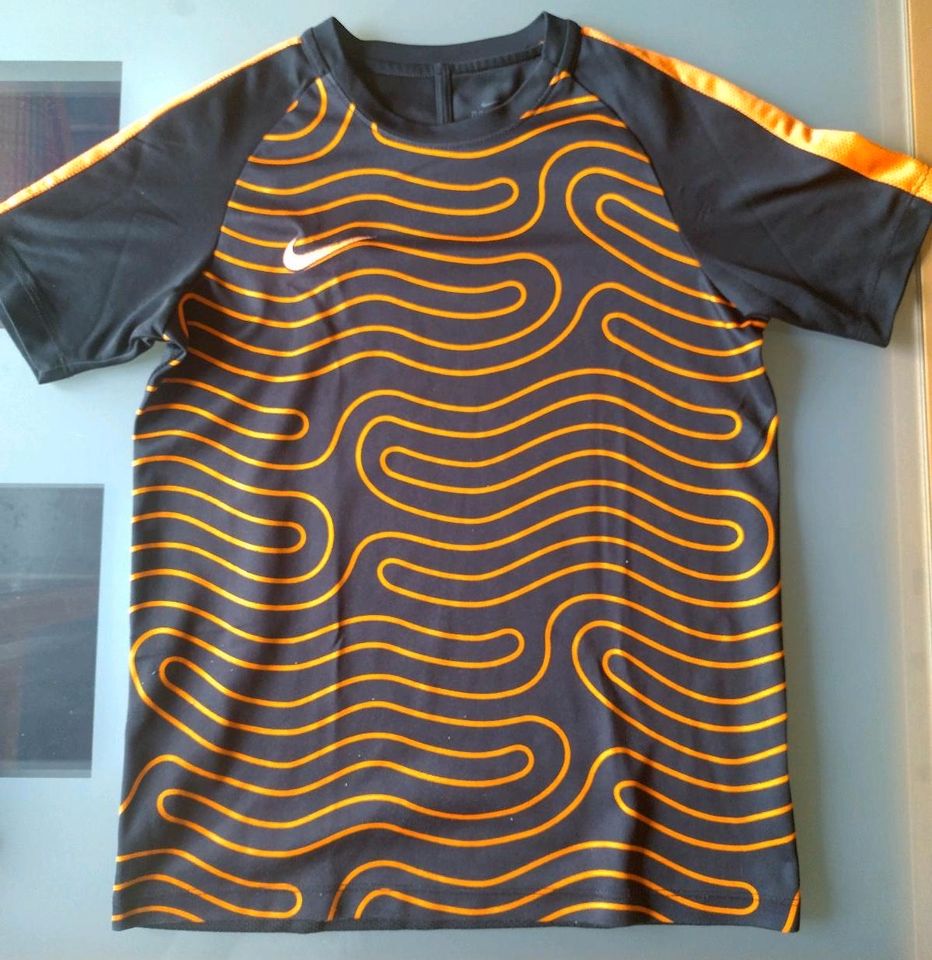 Funktionsshirts 137/147 10-12y Nike Kipsta in Barmstedt