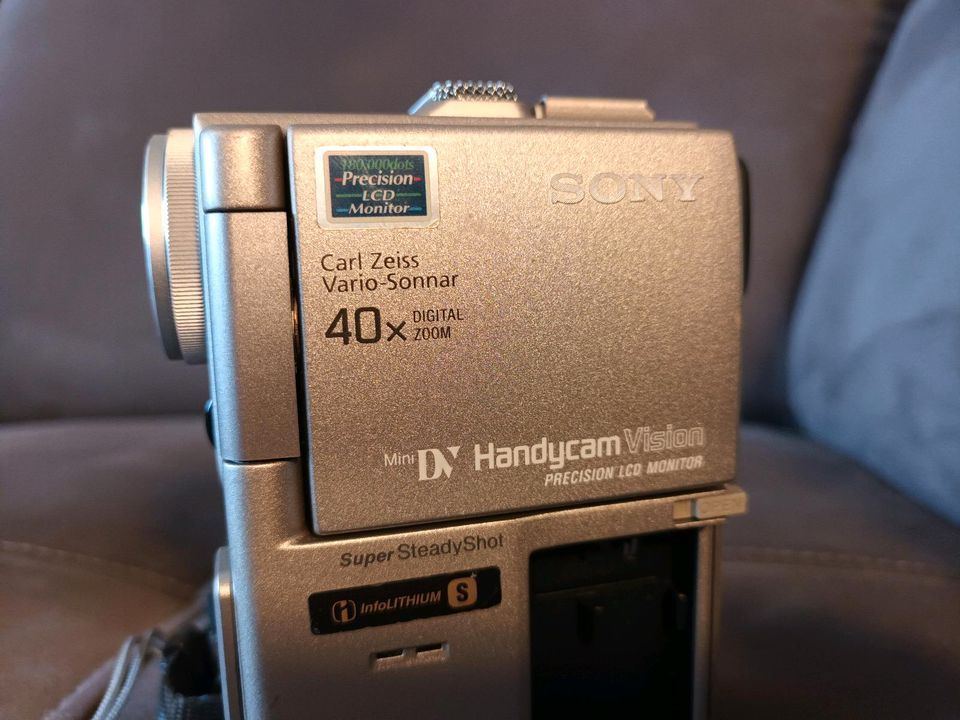 Sony DCR-PC1E Mini DVhandycam Camcorder Carl Zeiss Sonnar in Bremen