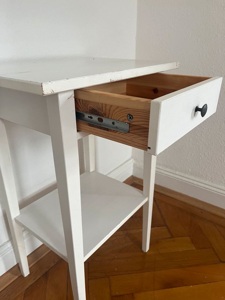 Ikea Hemnes Nachttisch in Duisburg