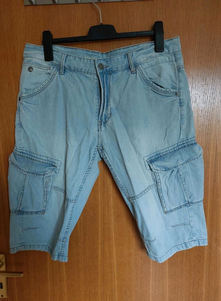 Herren Jeans kurz  blau  Gr. 52 in Bad Oeynhausen