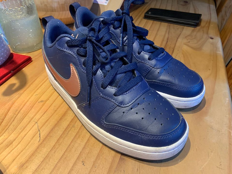 Nike blau Court Borough Low Sneaker in Größe 40 in Kulmbach