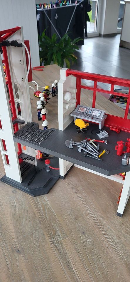 Playmobil Feuerwehr mit Zubehör in Sickte