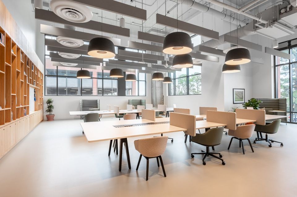 Werde Teil eines kollaborativen Coworking-Umfelds in Spaces The Docks in Frankfurt am Main