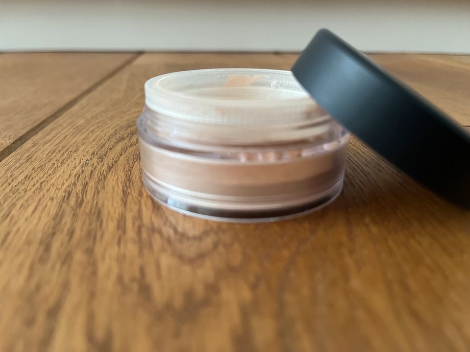 bareMinerals - Puder „Illuminating Mineral Veil“ in Düsseldorf