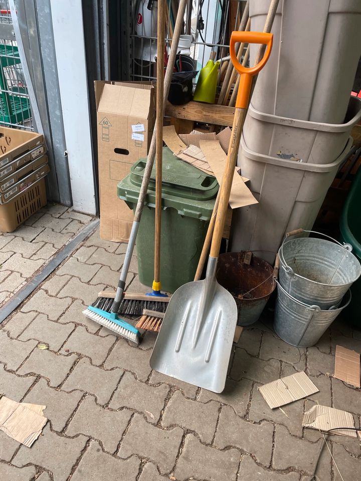 Hausmeister/ Gärtner m/w/d in Leipzig Leipzig, Zentrum kleinanzeigen.de