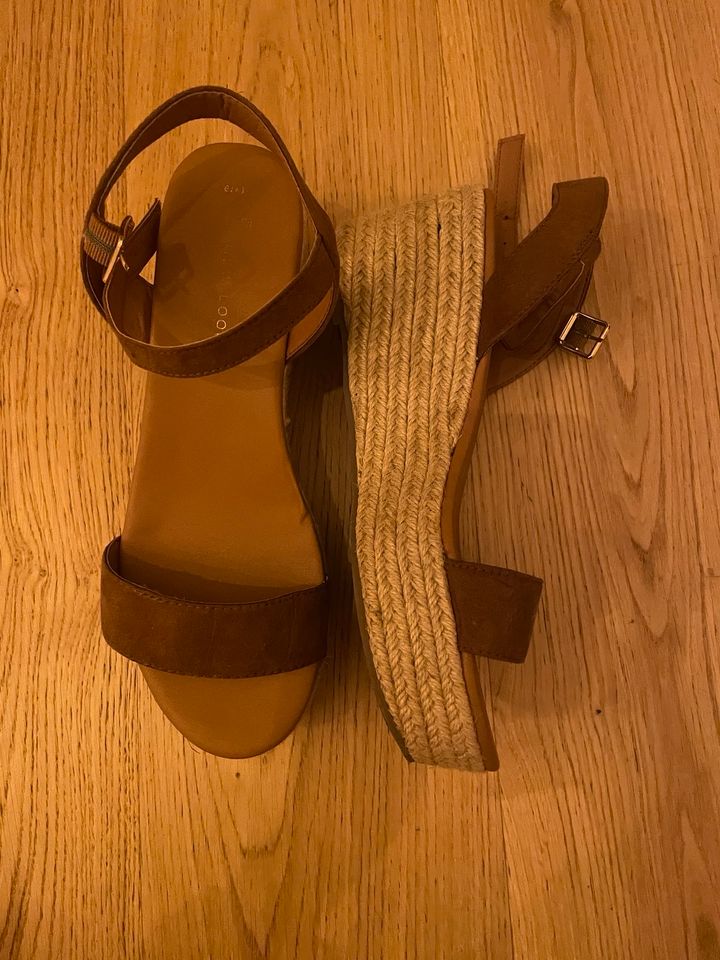 Sommer-Espadrilles mit Keilabsatz in Berlin