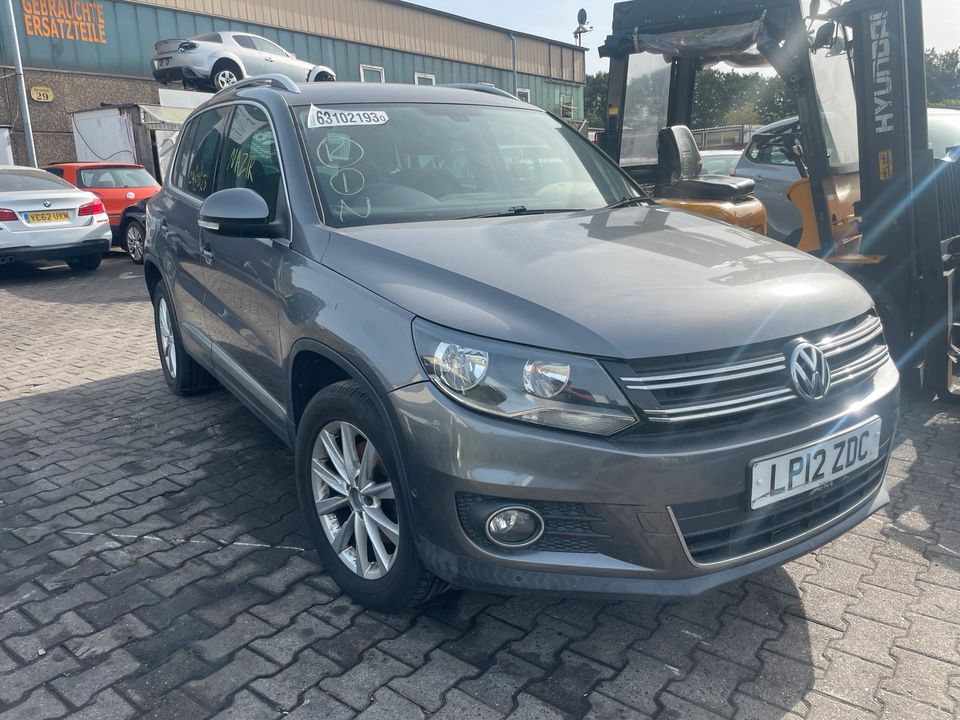 Schlachtfest VW Tiguan 5N Facelift Haube Stoßstange Kotflügel Tür in Bochum