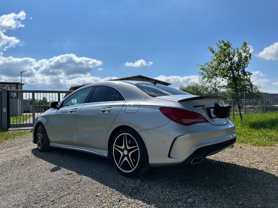 Mercedes CLA-180 AMG-Line 2015 in Rust