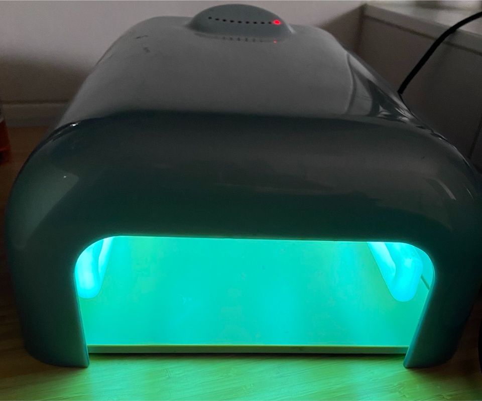 UV Lampe für Gelnägel, Shellac, …Studiogeröt in Rheinstetten