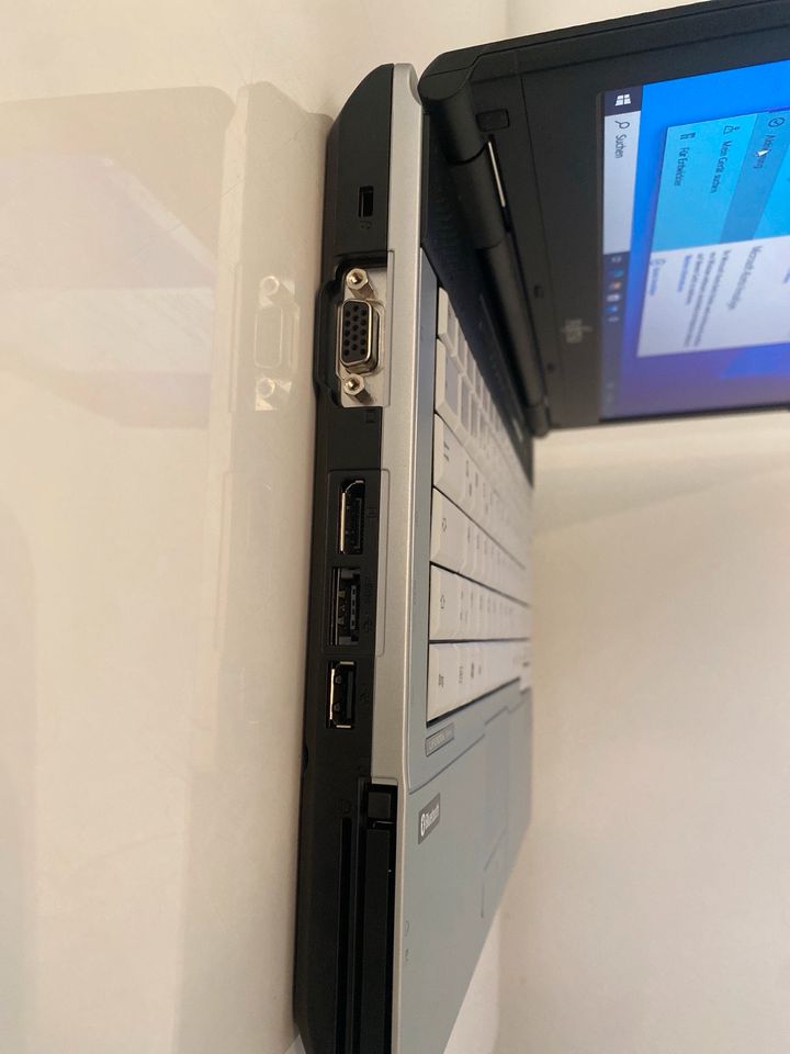 Fujitsu i5-4x2,5GHz/8-GB-RAM/256-GB-SSD/Windows10Pro in München