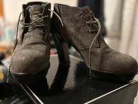 Tod‘s Stiefeletten in Wildleder in Größe 38, dunkelgrau neu Baden-Württemberg - Uhldingen-Mühlhofen Vorschau