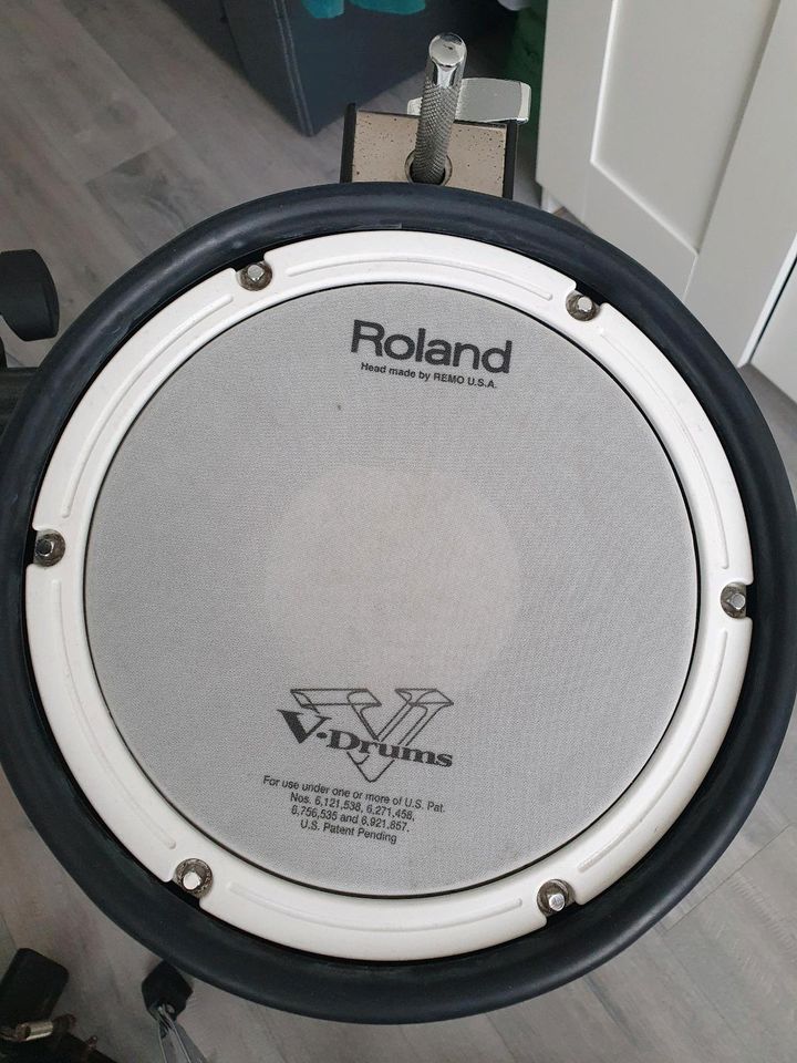 Roland elektronisches Schlagzeug V-Drums Set mit Rack und Zubehör in Kerken
