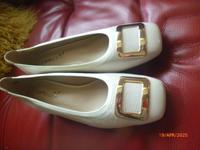 Pumps 40,neu,von Caprice.Lackleder. Kr. München - Kirchheim bei München Vorschau